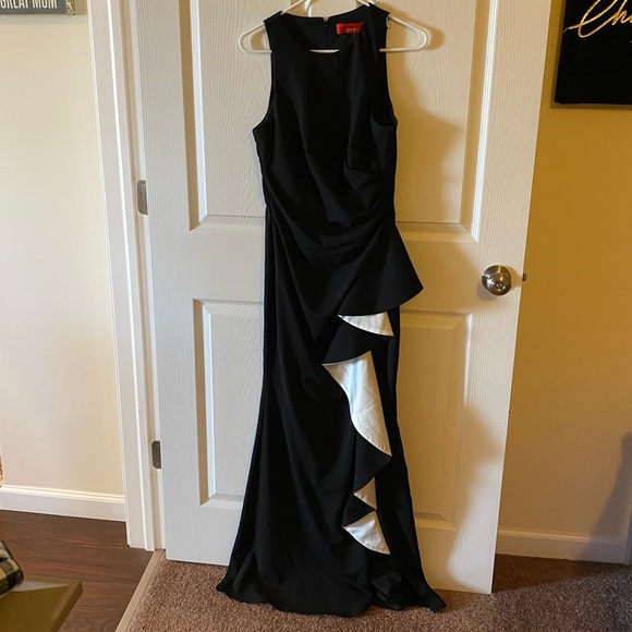 NWOT Carmen Marc Valvo Infusion Ruffle Front Gown - Picture 3 of 5